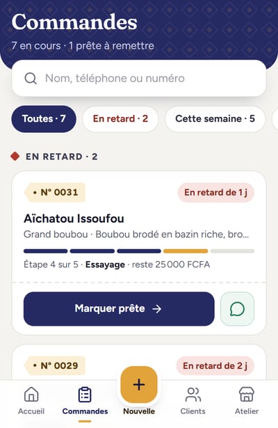 Liste des commandes en retard avec leur avancement, le bouton de l'étape suivante et le bouton WhatsApp